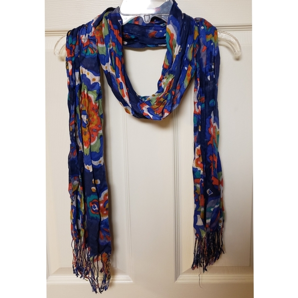 Isaac Mizrahi Accessories - EUC Isaac Mirazhi Flower Scarf